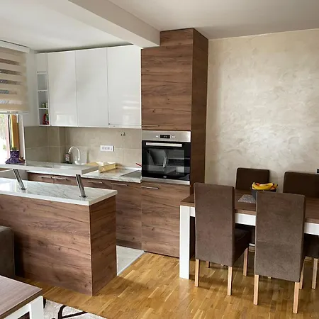 Sanja Lux Daire Zlatibor